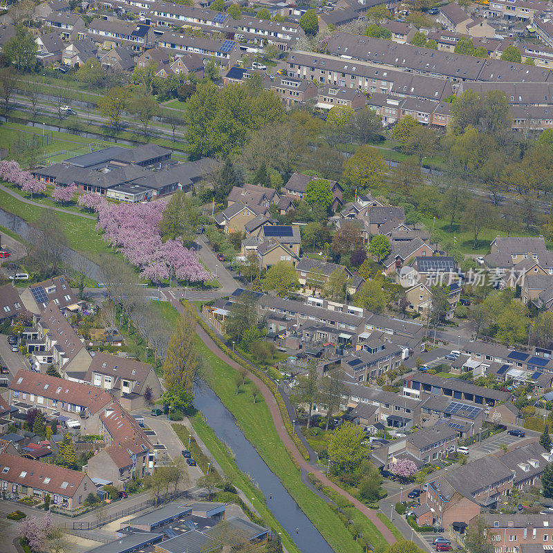 鸟瞰图在郊区Kampen, Overijssel典型的荷兰住宅区